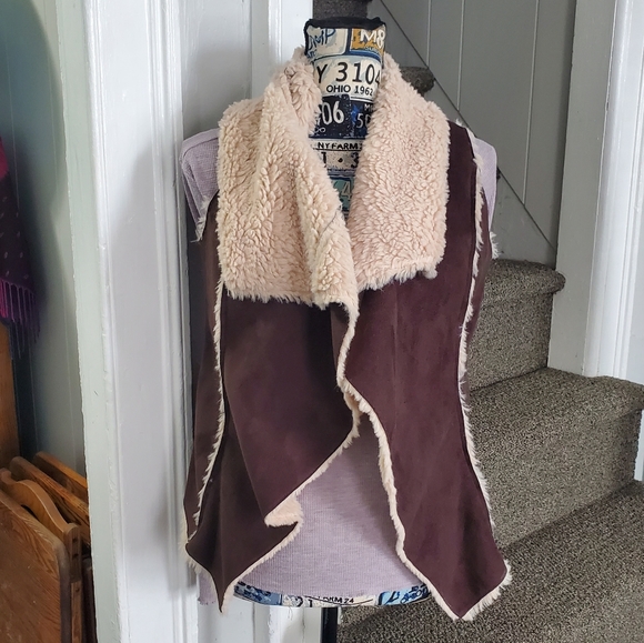NWT KNOX ROSE ~ BROWN & TAN FAUX SUEDE & FAUX FUR VEST! - Picture 1 of 16